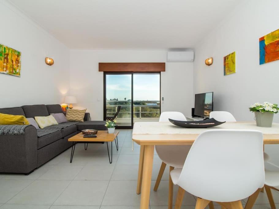 Central Apartment - Pool And Sea View & Albufeira Center Buitenkant foto